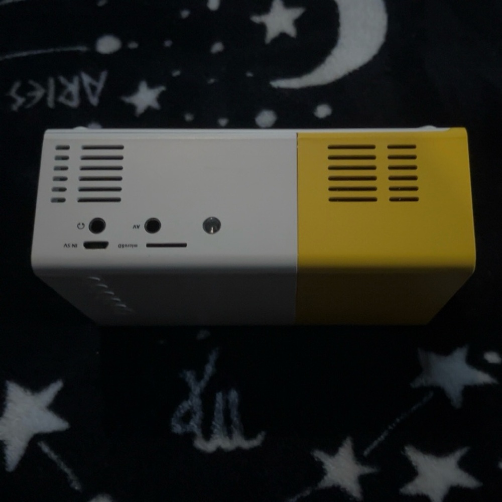 Small Projector - Picture 4 of 6